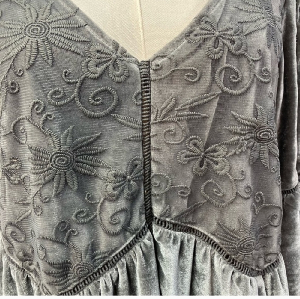 POL Gray Velvet Embroidered Tunic Top - Picture 4 of 9